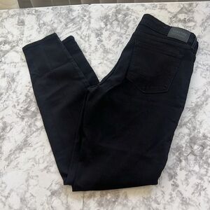 SIGNATURE LEVI’S  STRAUSS Mid rise skinny black jeans size 10L 30WX32L